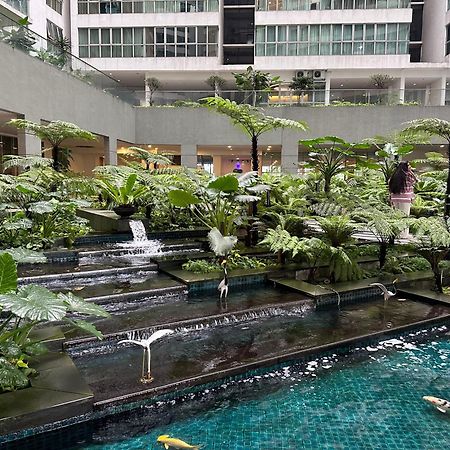 Modern Bauhaus Studio At Regalia Klcc Infinity Pool Kuala Lumpur Kültér fotó